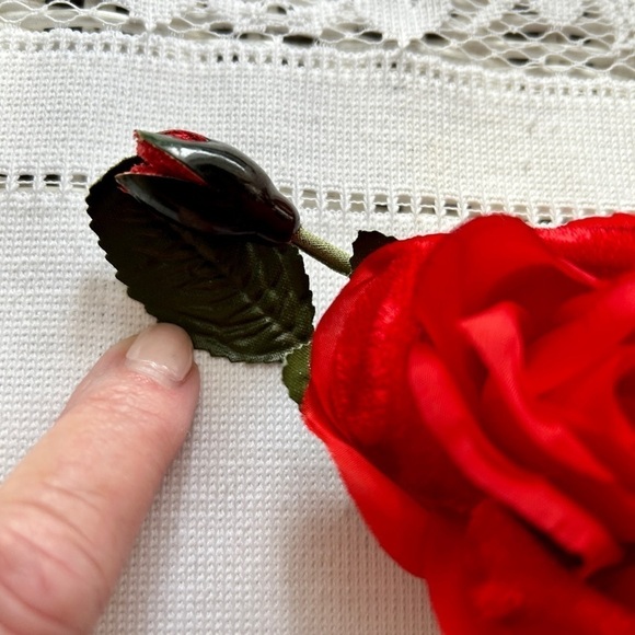 Vintage Red Rose Floral Corsage Pin: Chiffon & Velvet Flower Brooch - Picture 7 of 11